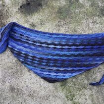 2015-11-30 Monday Blues Shawl 1