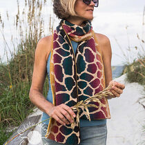 Giraffe_Scarf_Model-5_medium2